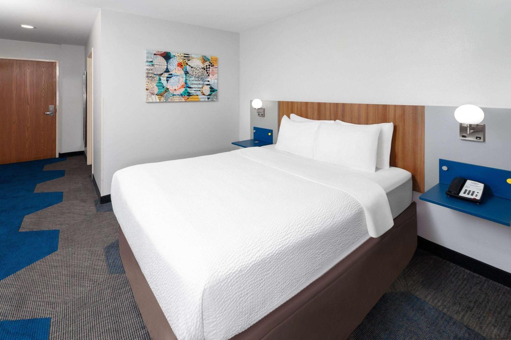Microtel Inn By Wyndham Janesville Exterior photo