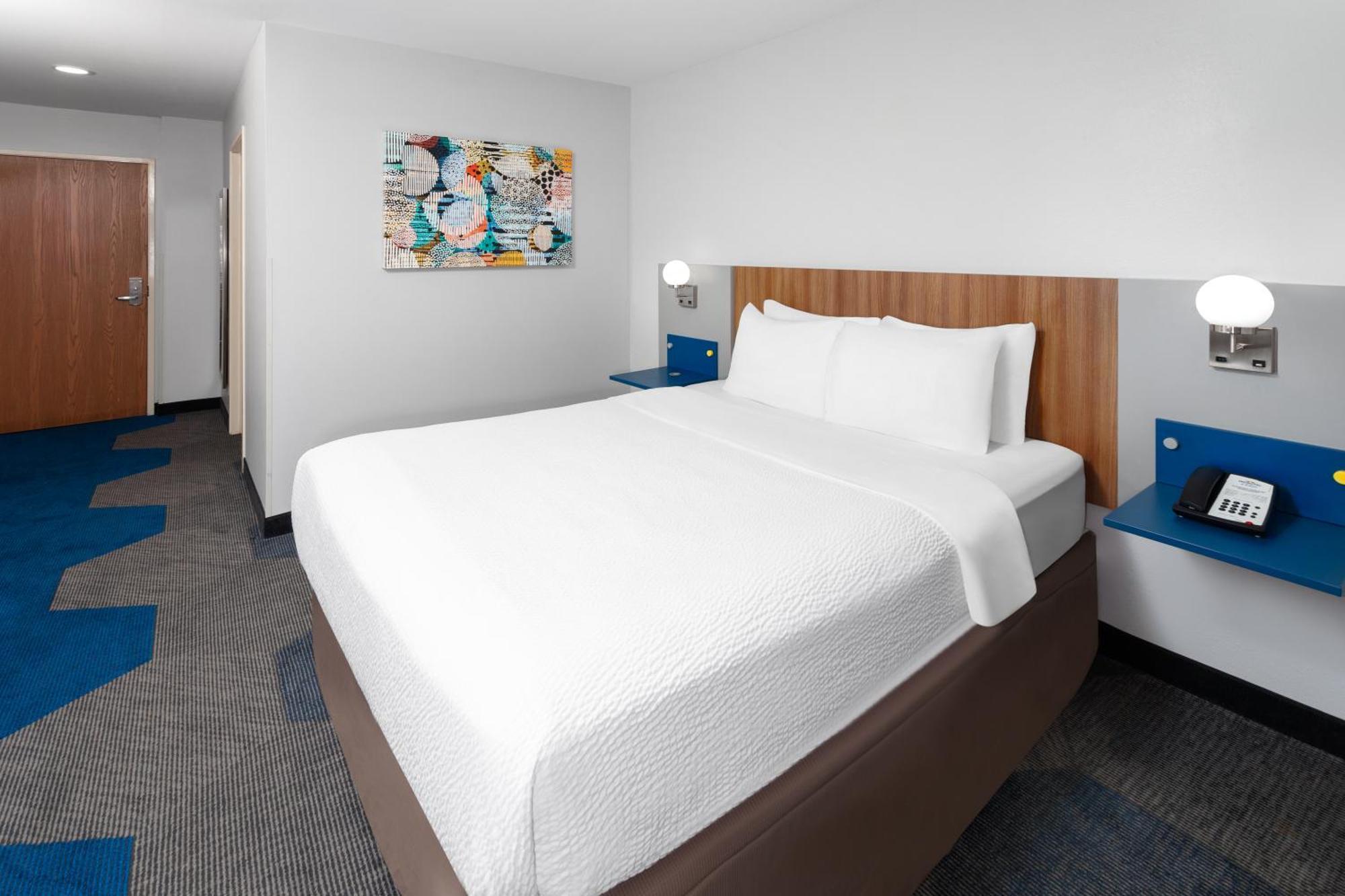 Microtel Inn By Wyndham Janesville Exterior photo
